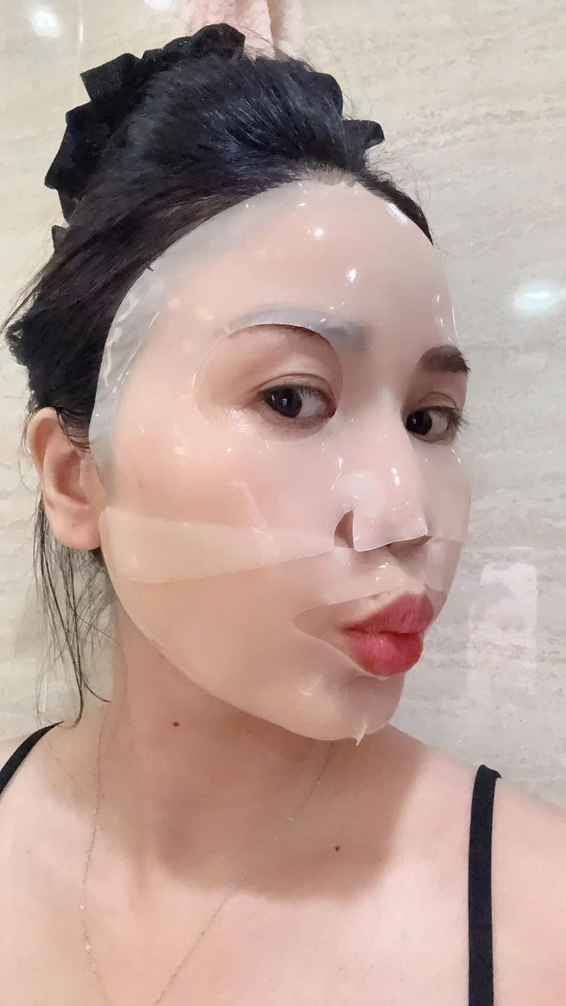 Cận cảnh mặt nạ trên da